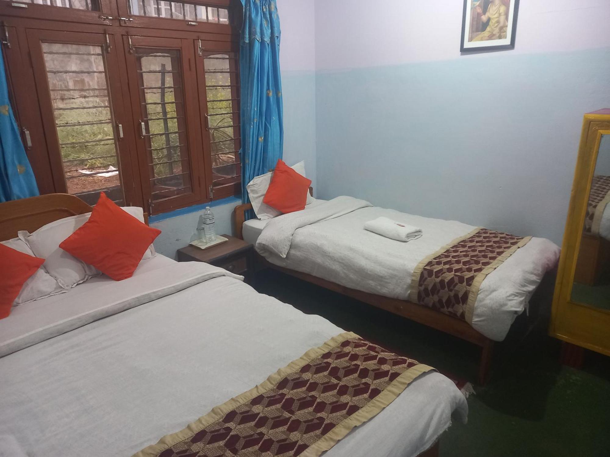 Galaxy Inn Guest House 포카라 외부 사진