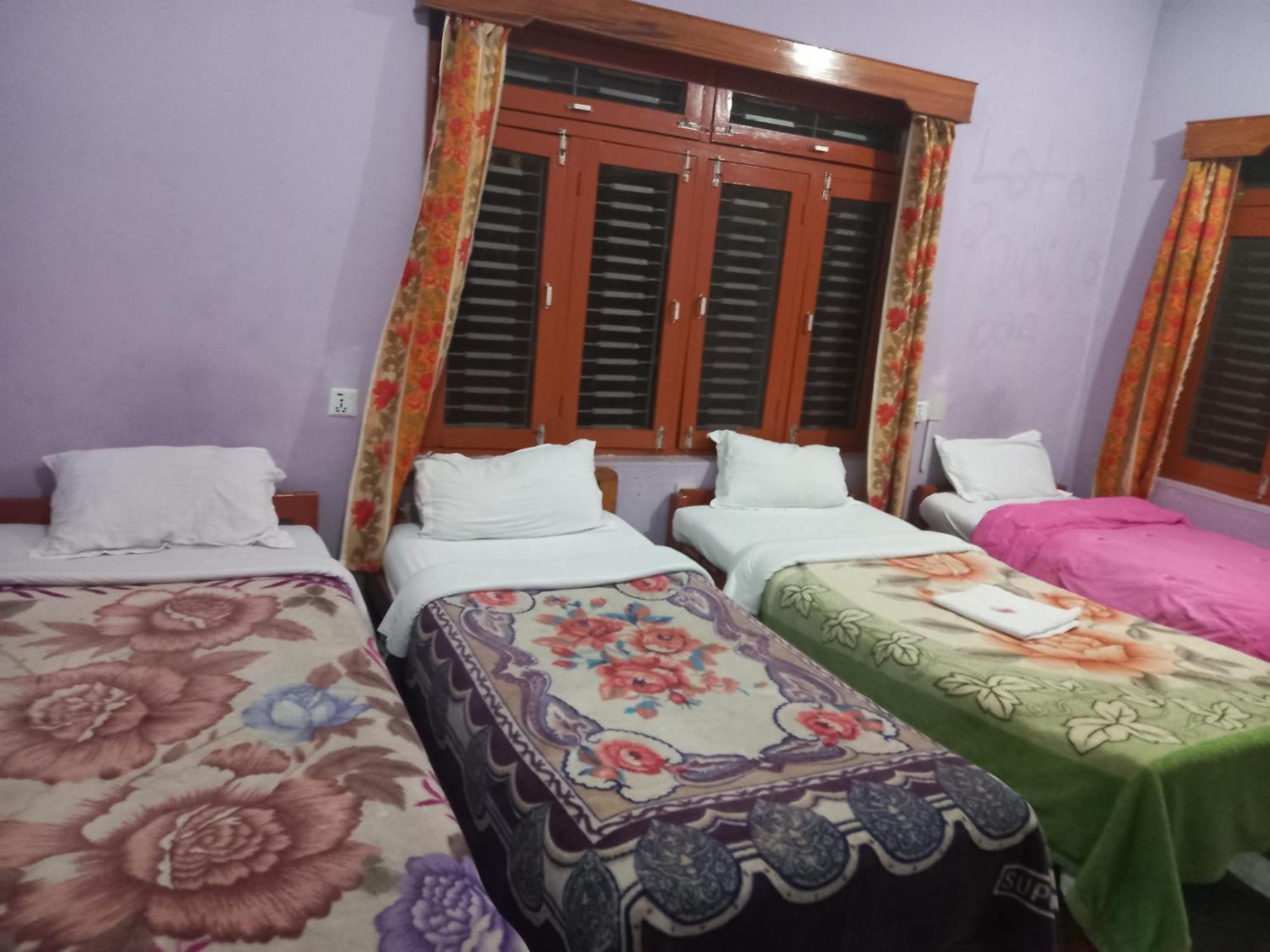 Galaxy Inn Guest House 포카라 외부 사진