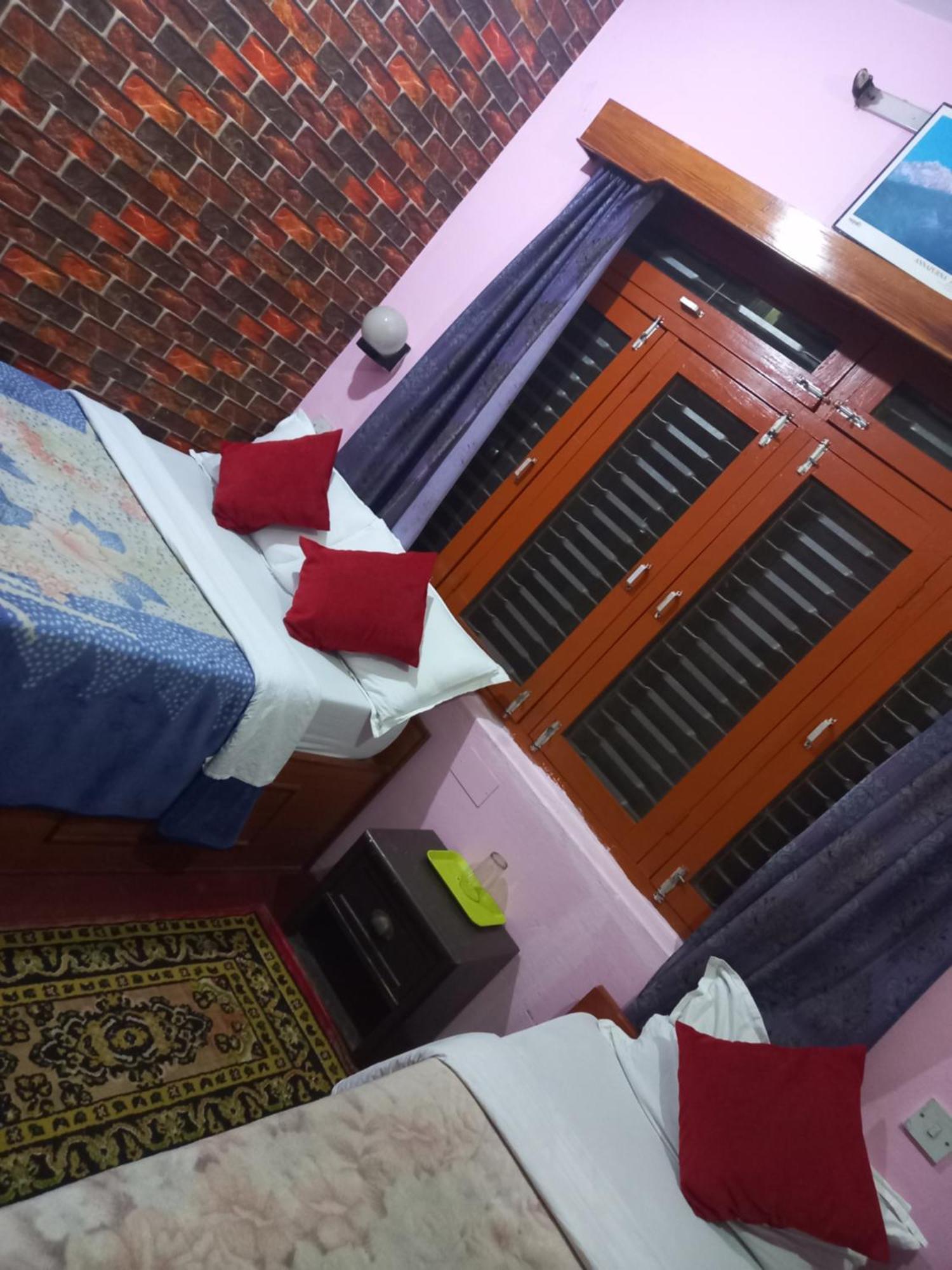 Galaxy Inn Guest House 포카라 외부 사진